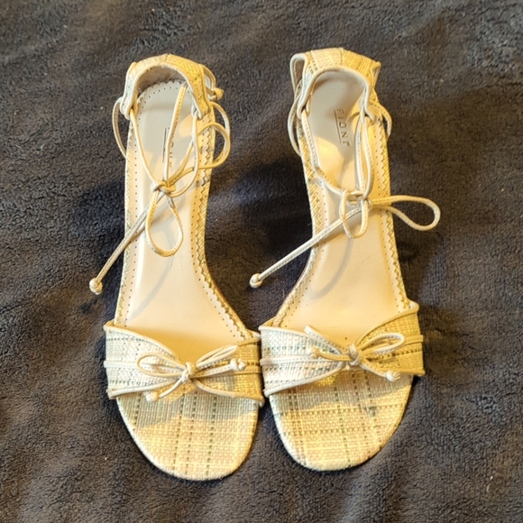 FIONI Clothing Shoes - Cute Fioni springtime heels! 😻 Size 7 a a faint hint of pink and camo green